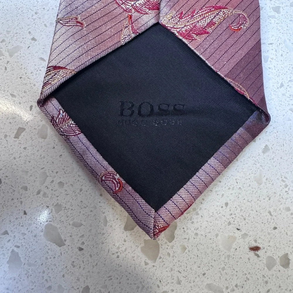 Hugo Boss Mens Silk Tie Burgundy Plum Striped Feather Jacquard Made in Italy
